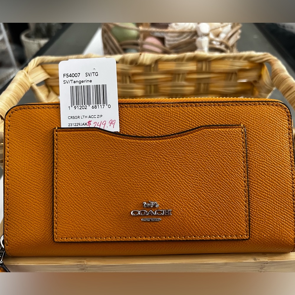 Coach Wallet - Picture 7 of 9
